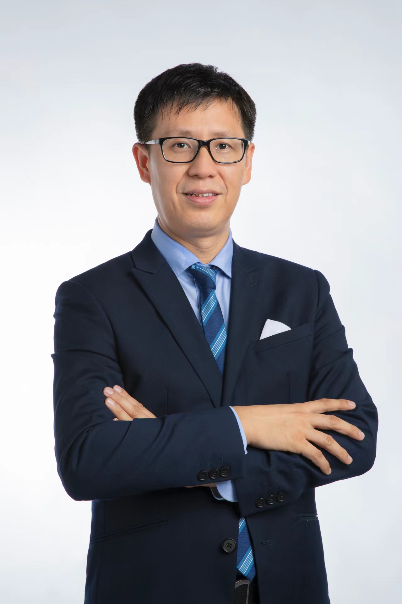 杨涛总证件照2.jpg